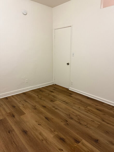 Building Photo - 636 N Plymouth Blvd