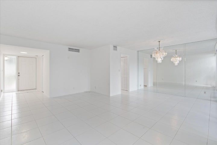 Building Photo - 609 Bridgewood Dr