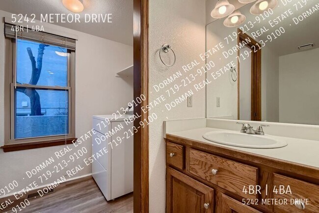 Building Photo - 5242 Meteor Dr