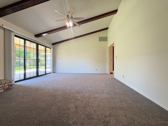 Building Photo - Spacious 4 Bedroom Home in Quiet Galt Neighborhood
