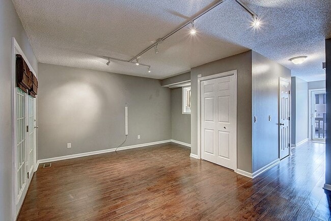 Building Photo - 200 Arrowhead Dr