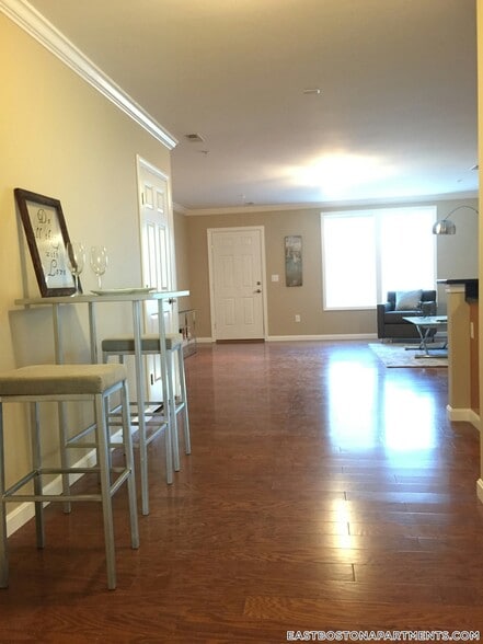 Building Photo - 51 Chelsea St