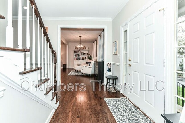 Building Photo - 6866 Melrose Dr