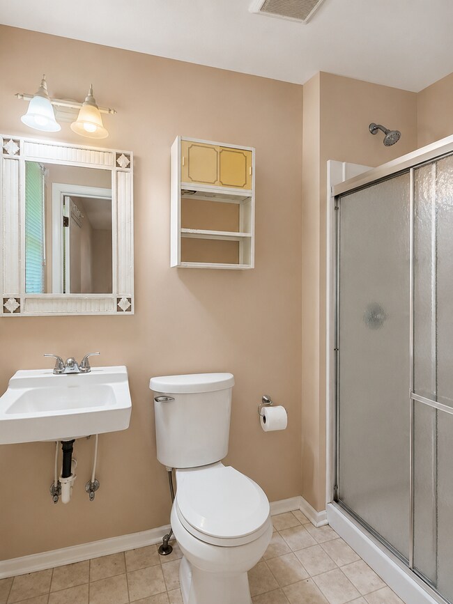 Building Photo - Bright 3-Bedroom Pet-Friendly Home with Garage in Algood