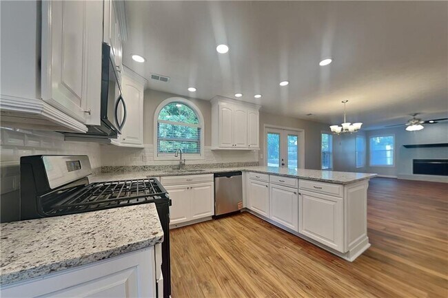 Building Photo - 3282 Summit Glen Dr