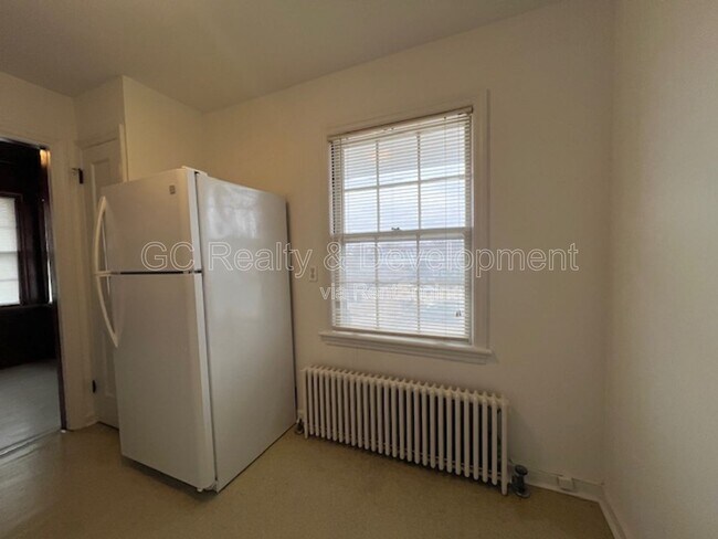 Building Photo - 20 N 5th Ave