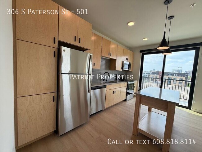 Building Photo - 306 S Paterson St