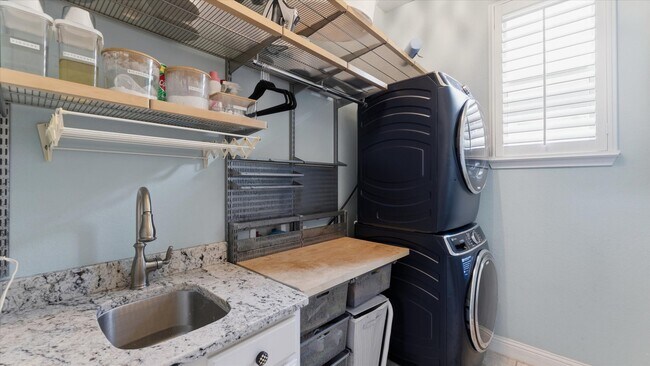 Building Photo - 14 Whispering Thicket Pl