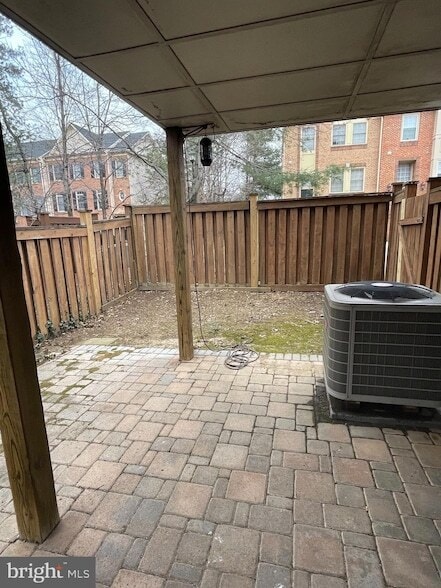 Building Photo - 8012 Merry Oaks Ct