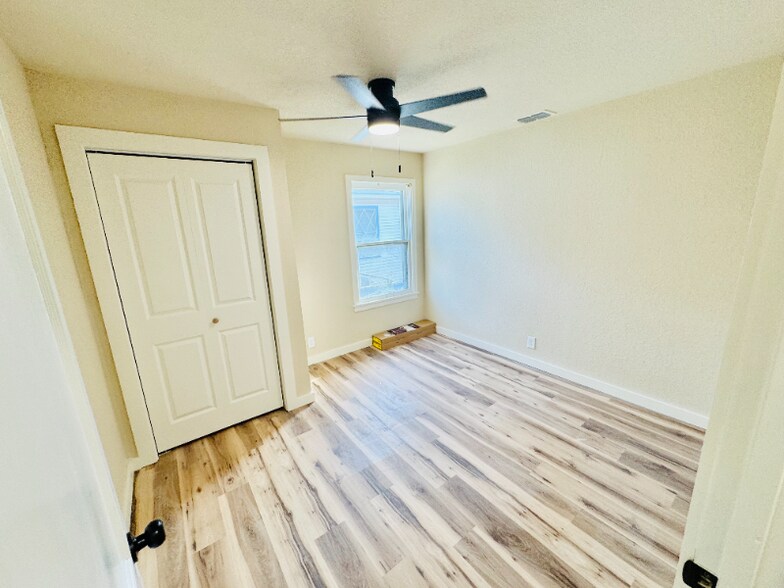Building Photo - 4818 Hamlett Dr