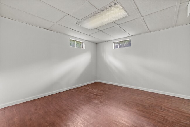 Building Photo - 1392 Langholm Dr
