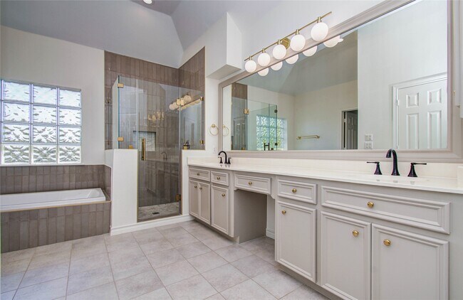 Building Photo - 1931 Woodbury St