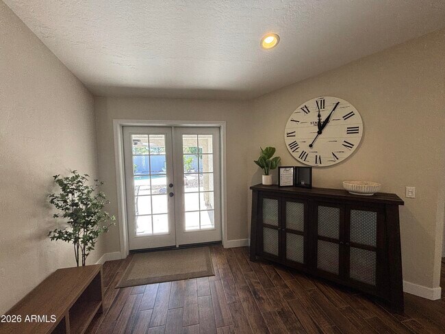 Building Photo - 2041 E Marquette Dr