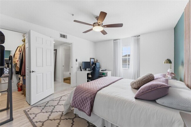 Building Photo - 13838 Fairway Island Dr