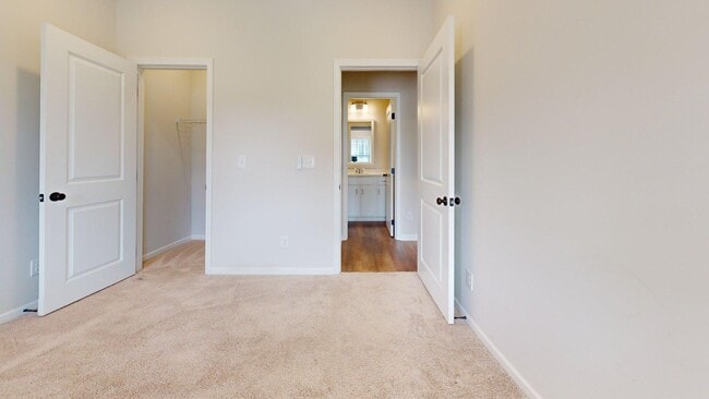 Building Photo - Beautiful Newer Construction Home on Mimms Trail!