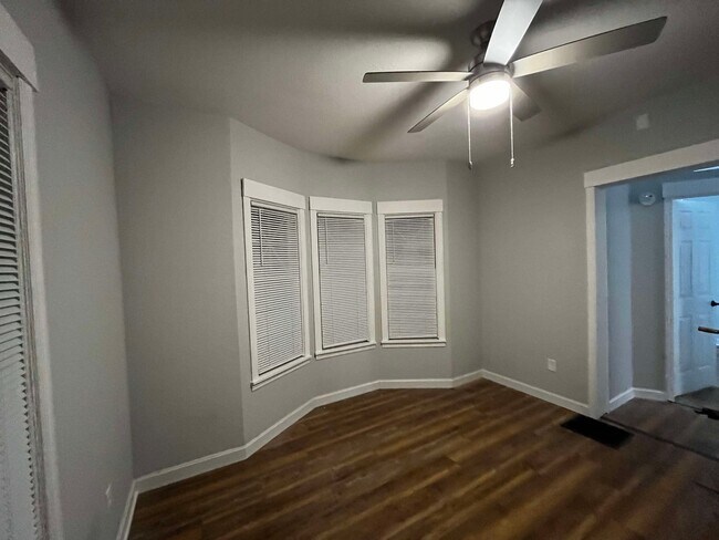 Living/dining room - 514 Walnut Ct