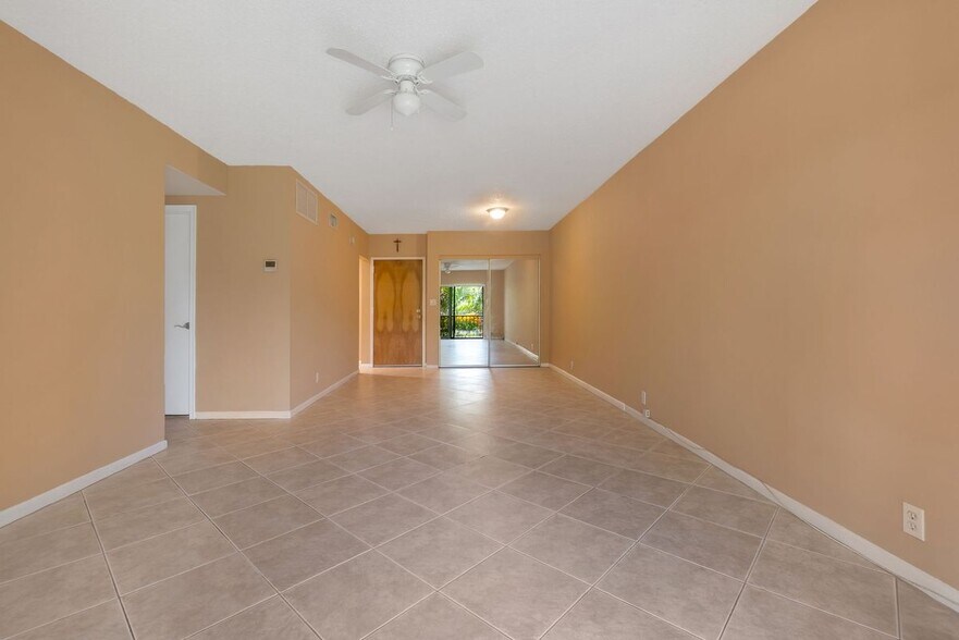 Building Photo - 3111 Oakland Shores Dr