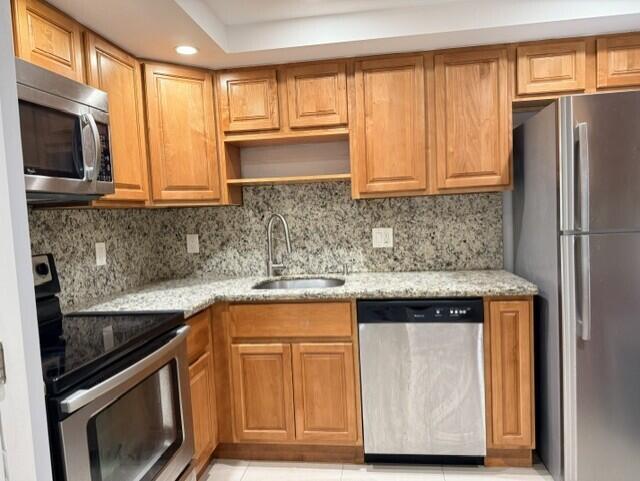 Building Photo - 4154 Inverrary Dr