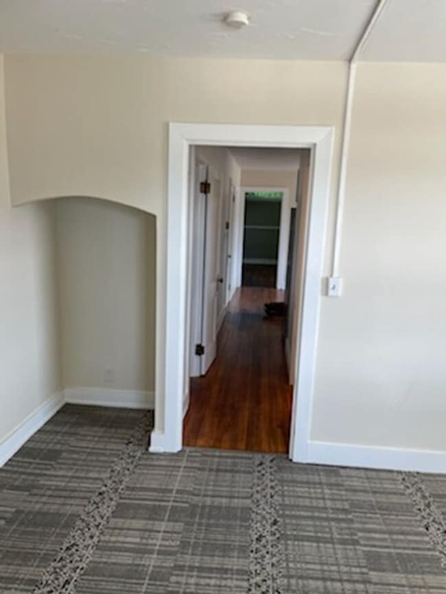 Building Photo - Route 72