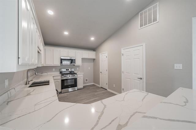 Building Photo - 3028 Thicket Bend Ct