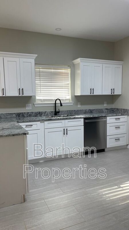 Building Photo - 307 Mackechney St