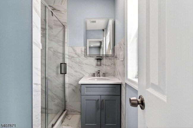 Building Photo - 1582 Irving St