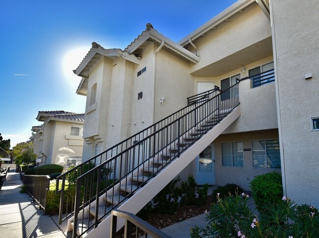 Building Photo - Beautifully Renovated 2nd-Floor Condo in Prime Location