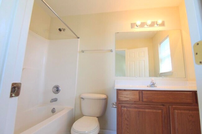 Building Photo - 351 Emerson Ln