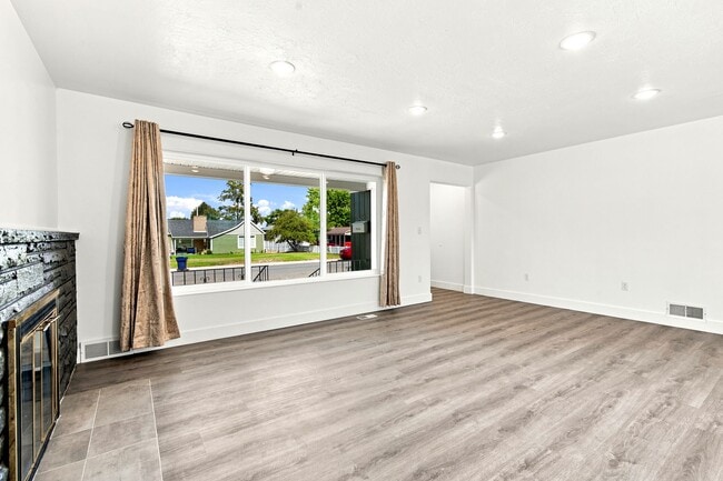 Building Photo - 5256 S 2000 W