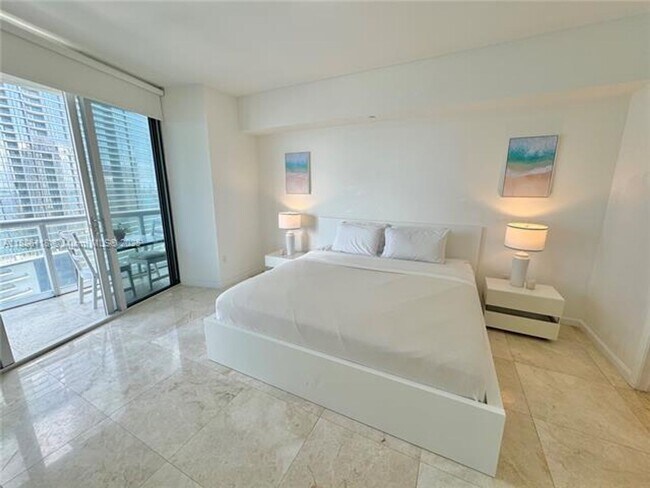 Building Photo - 475 Brickell Ave