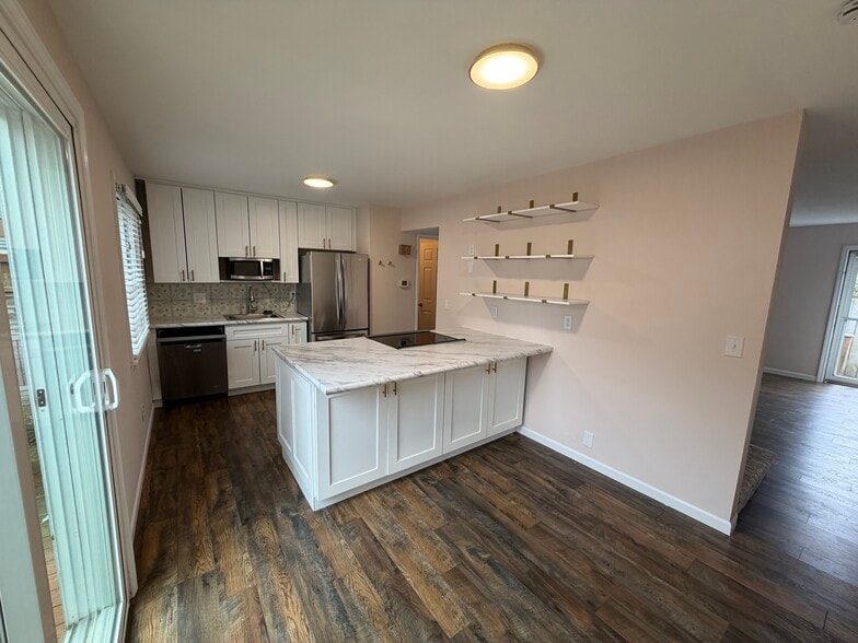 Building Photo - 2095 S Kent Des Moines Rd