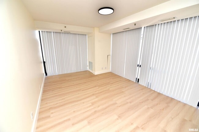 Building Photo - 123 SW Jefferson Ave