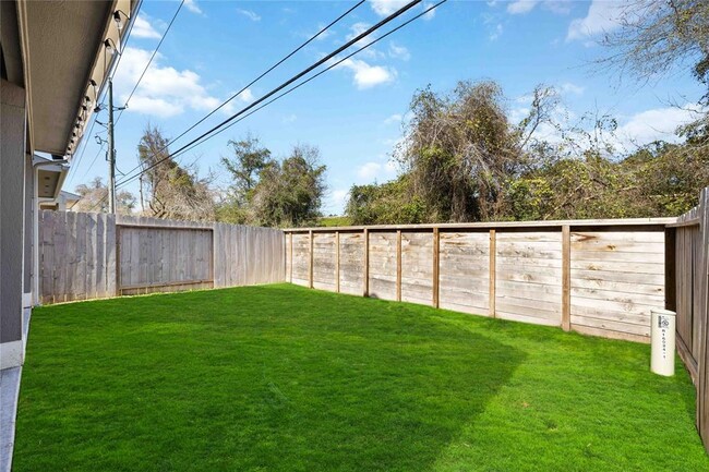 Building Photo - 16106 Oregon Oak Dr