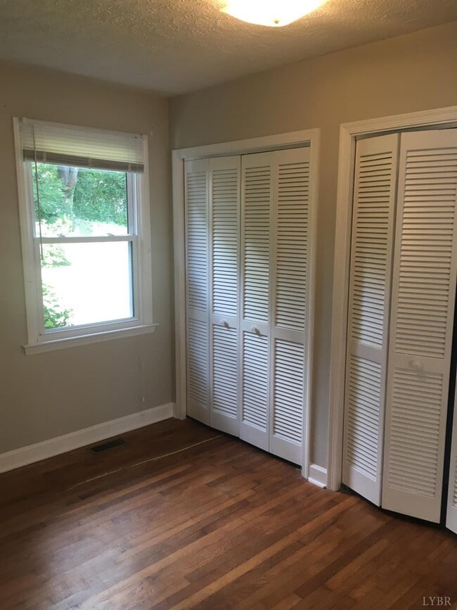 Building Photo - 1320 St Cloud Ave