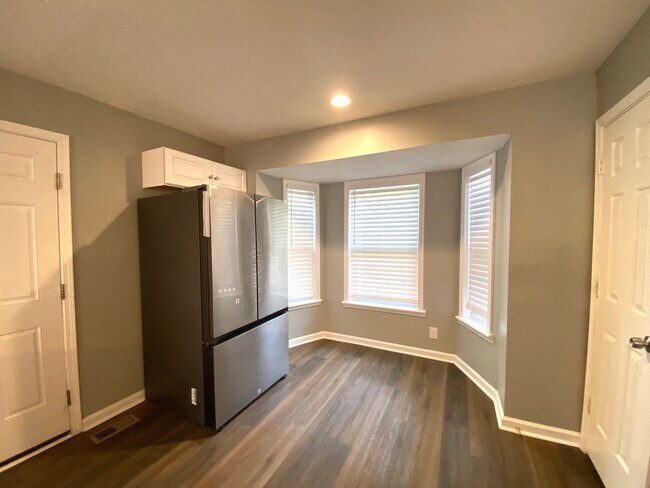 Building Photo - 1103 Rosebrook Dr
