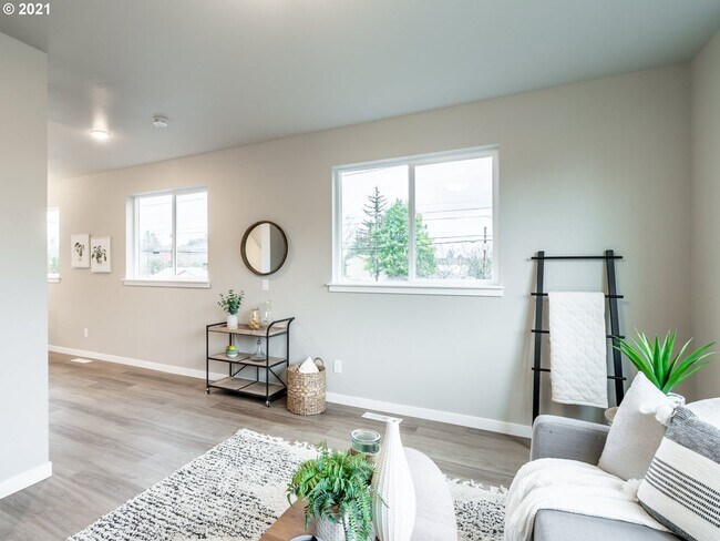 Building Photo - 3857 SE 92nd Ave