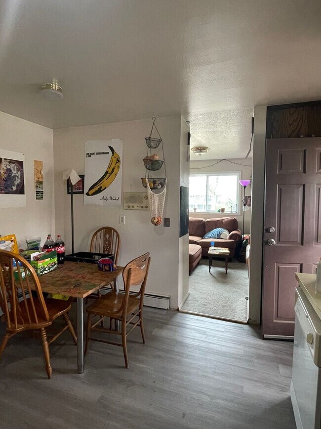 Building Photo - STUDENTS WELCOME! Split-Level Home in Midtown Ft. Collins