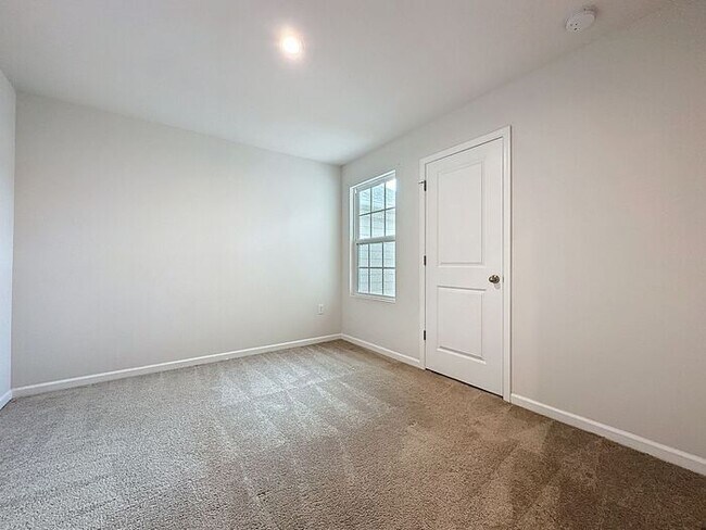 Building Photo - Dream Townhome in Magnolia Grove, Davenport !