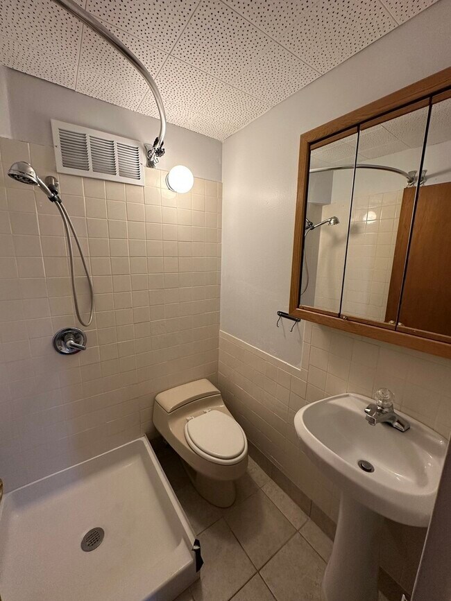 Building Photo - 3400 Main St