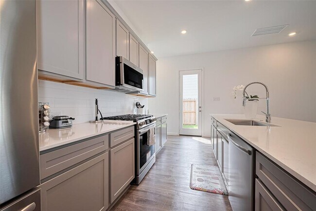 Building Photo - 5435 Holly Hvn Ct