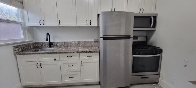 Interior Photo - 1750 1st St