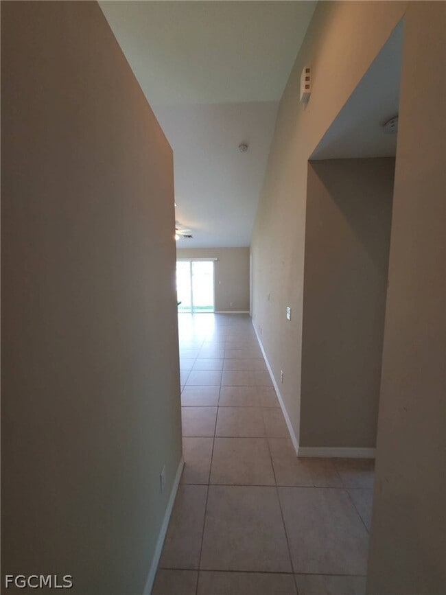 Building Photo - 4701 SE 4th Pl