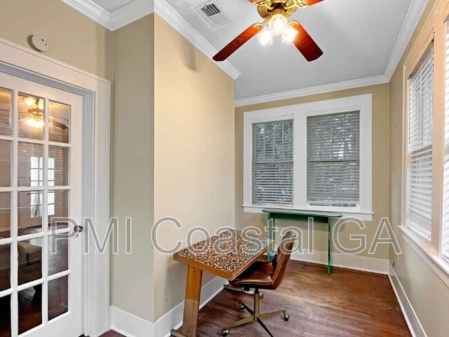 Building Photo - 521 E 49th St