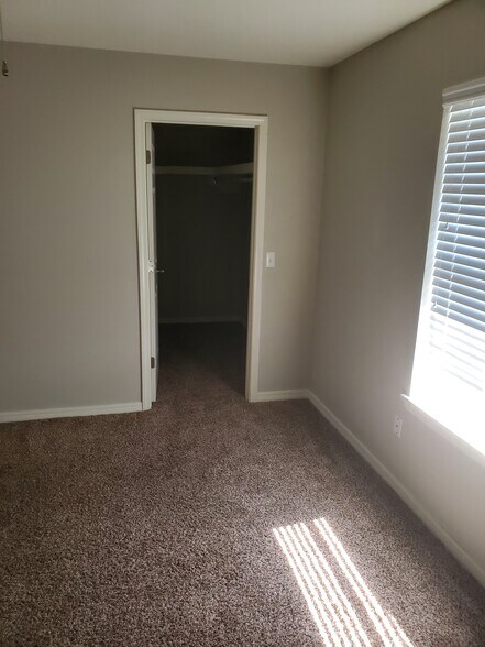 Building Photo - 826 Hardy Springs Cir