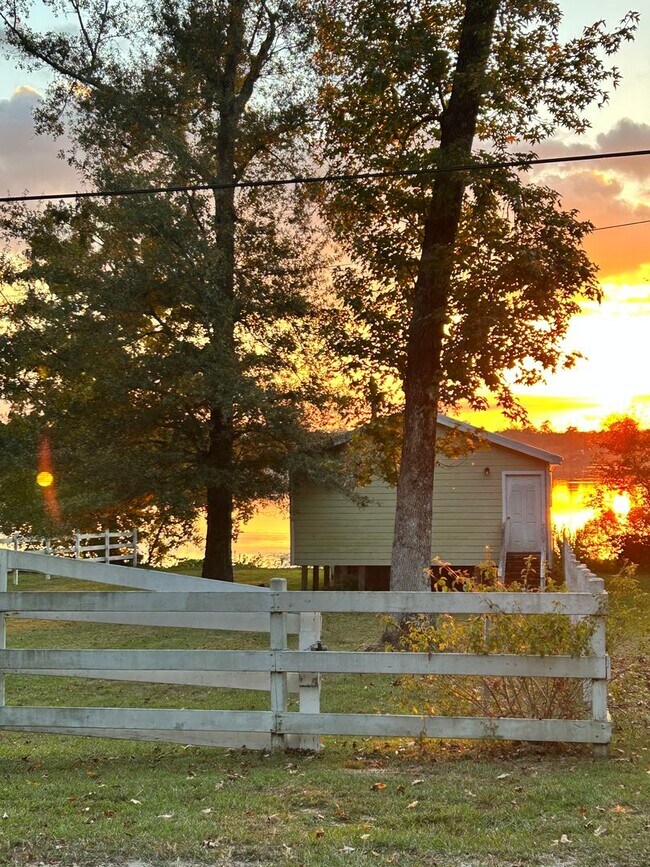 Building Photo - 652 Emory Landing Rd