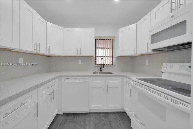 Building Photo - 1535 SW 122nd Ave