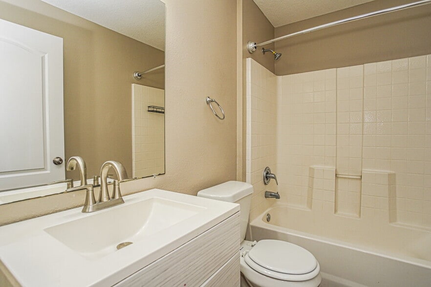 Building Photo - 10610 Navigation Dr