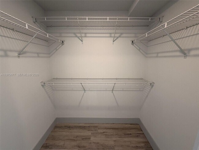 Building Photo - 9000 Ramblewood Dr