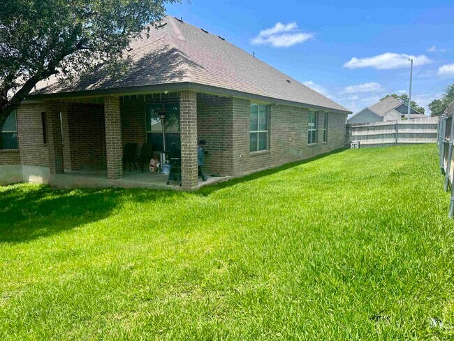 Building Photo - 1333 Spicewood Dr