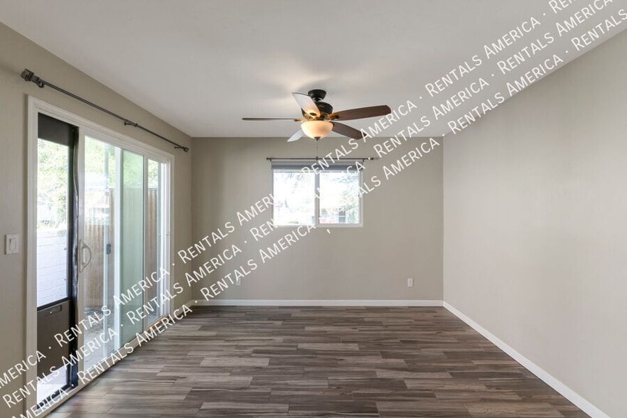 Building Photo - 2558 E Alta Vista St